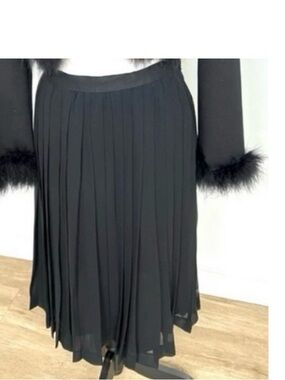🆕Vintage Pleated Silk Black Skirt — Timeless Day to Night, Casual to a Night Out